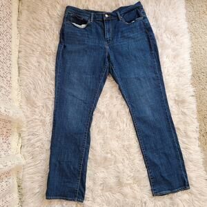 Levi's classic straight leg medium wash denim jeans Size 32